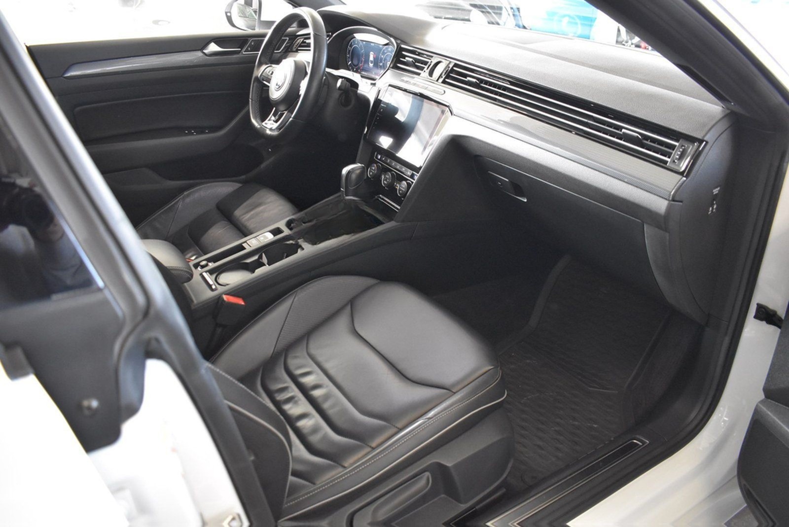 Volkswagen Arteon 2.0 TSI R-Line 4Motion Standhzg Pano foto 13