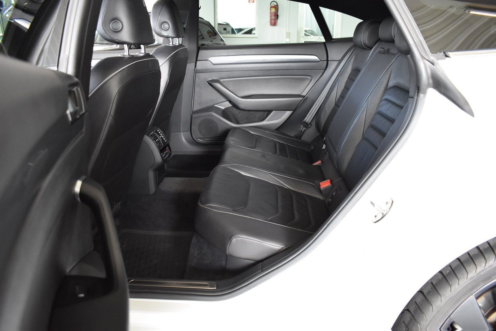 Volkswagen Arteon 2.0 TSI R-Line 4Motion Standhzg Pano foto 21