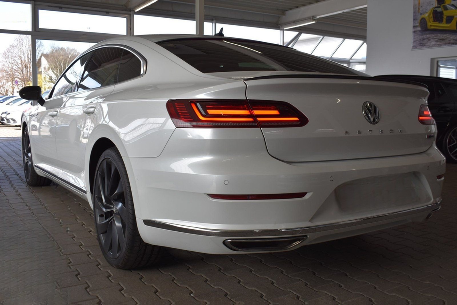Volkswagen Arteon 2.0 TSI R-Line 4Motion Standhzg Pano foto 4