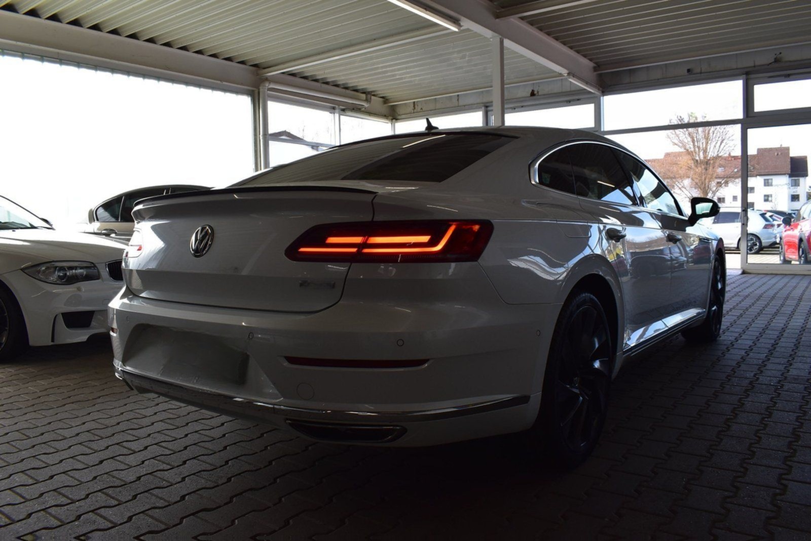 Volkswagen Arteon 2.0 TSI R-Line 4Motion Standhzg Pano foto 6