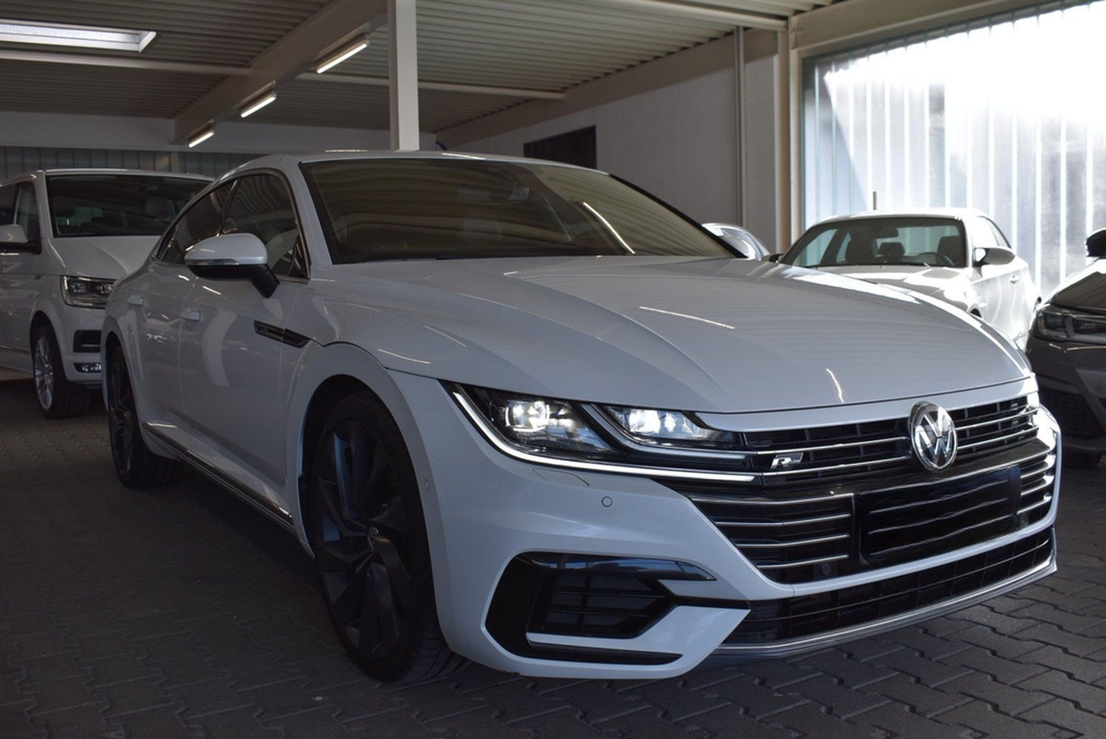 Volkswagen Arteon 2.0 TSI R-Line 4Motion Standhzg Pano foto 8
