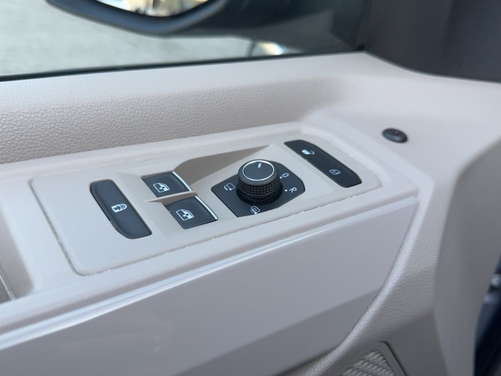 Volkswagen T7 Multivan Standheizung  Leder  Winterpaket foto 18
