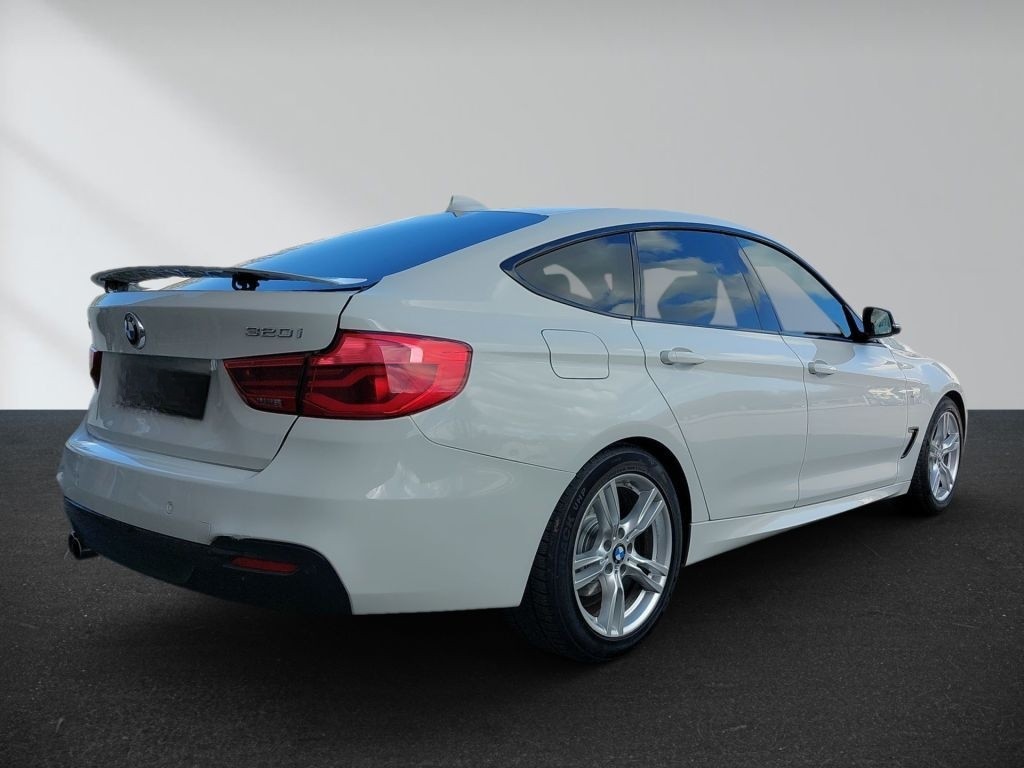 BMW 320i GT Aut. M Sport PANO SHZ PDC Harman Kardon foto 6