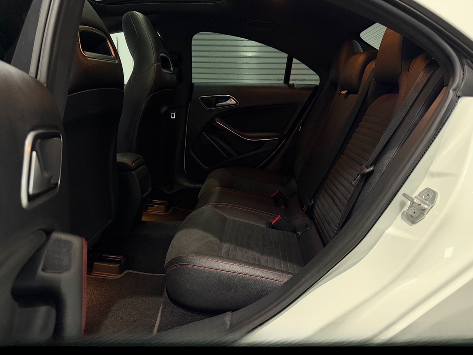 Mercedes-Benz CLA 180 AMG LINE/PANO/HARMAN/KAMERA/SHZ/LED/ foto 13