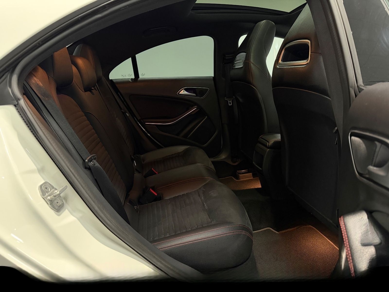 Mercedes-Benz CLA 180 AMG LINE/PANO/HARMAN/KAMERA/SHZ/LED/ foto 14