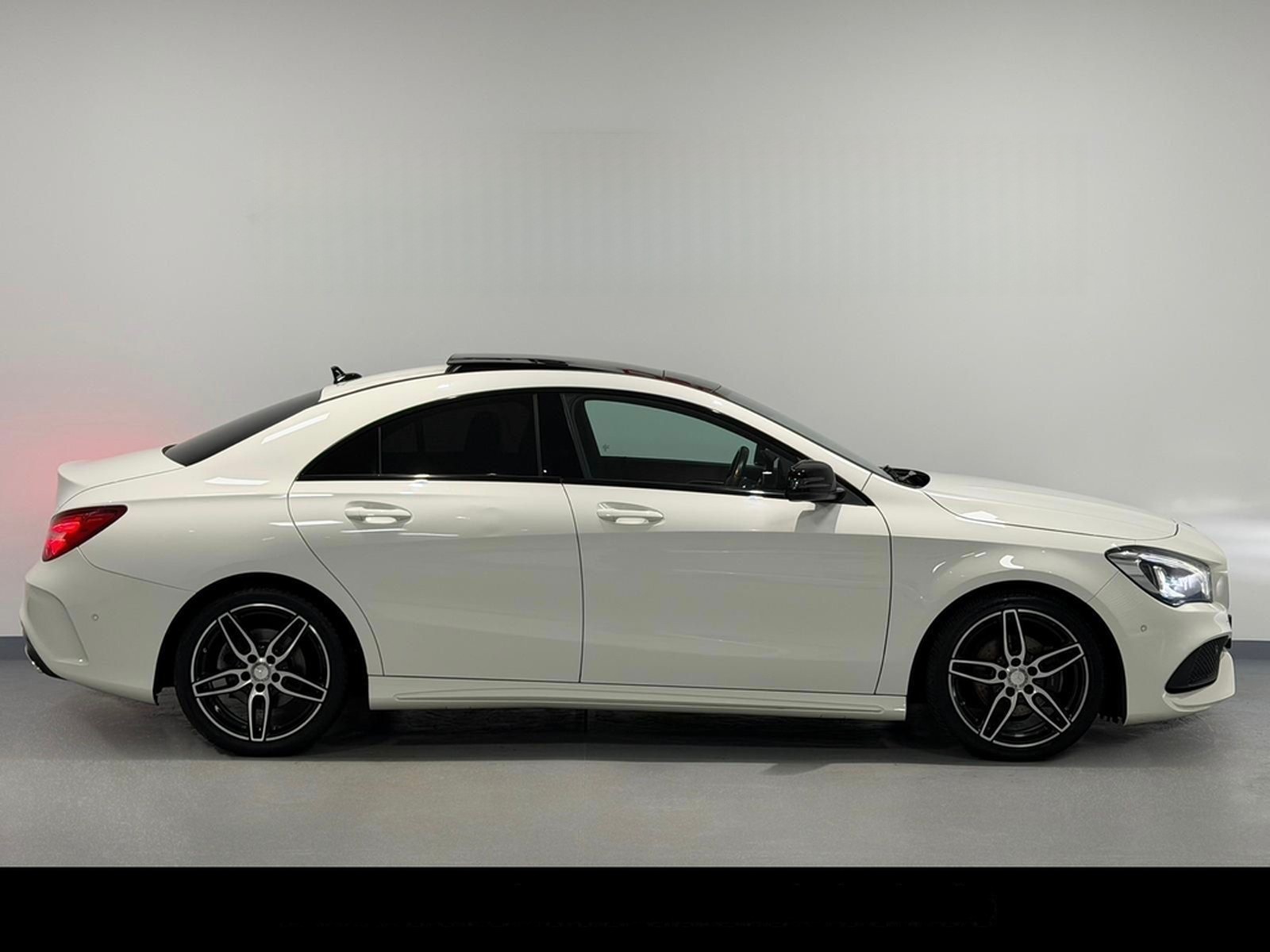 Mercedes-Benz CLA 180 AMG LINE/PANO/HARMAN/KAMERA/SHZ/LED/ foto 7