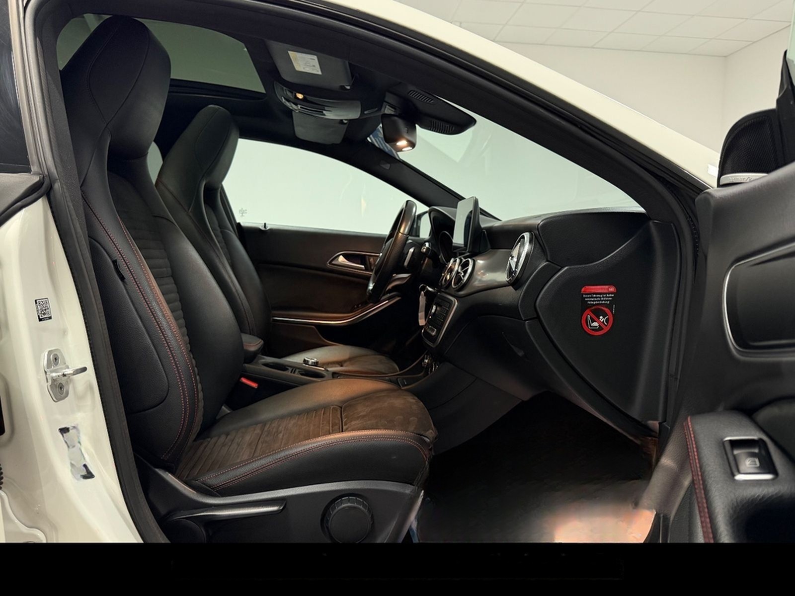 Mercedes-Benz CLA 180 AMG LINE/PANO/HARMAN/KAMERA/SHZ/LED/ foto 12