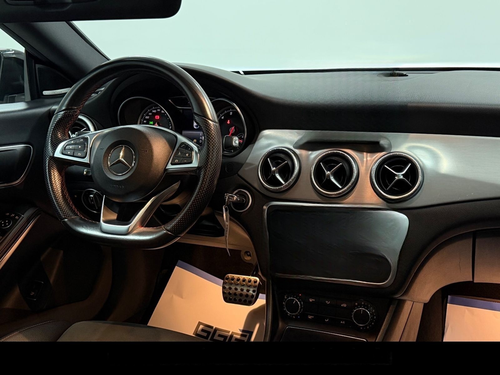 Mercedes-Benz CLA 180 AMG LINE/PANO/HARMAN/KAMERA/SHZ/LED/ foto 16