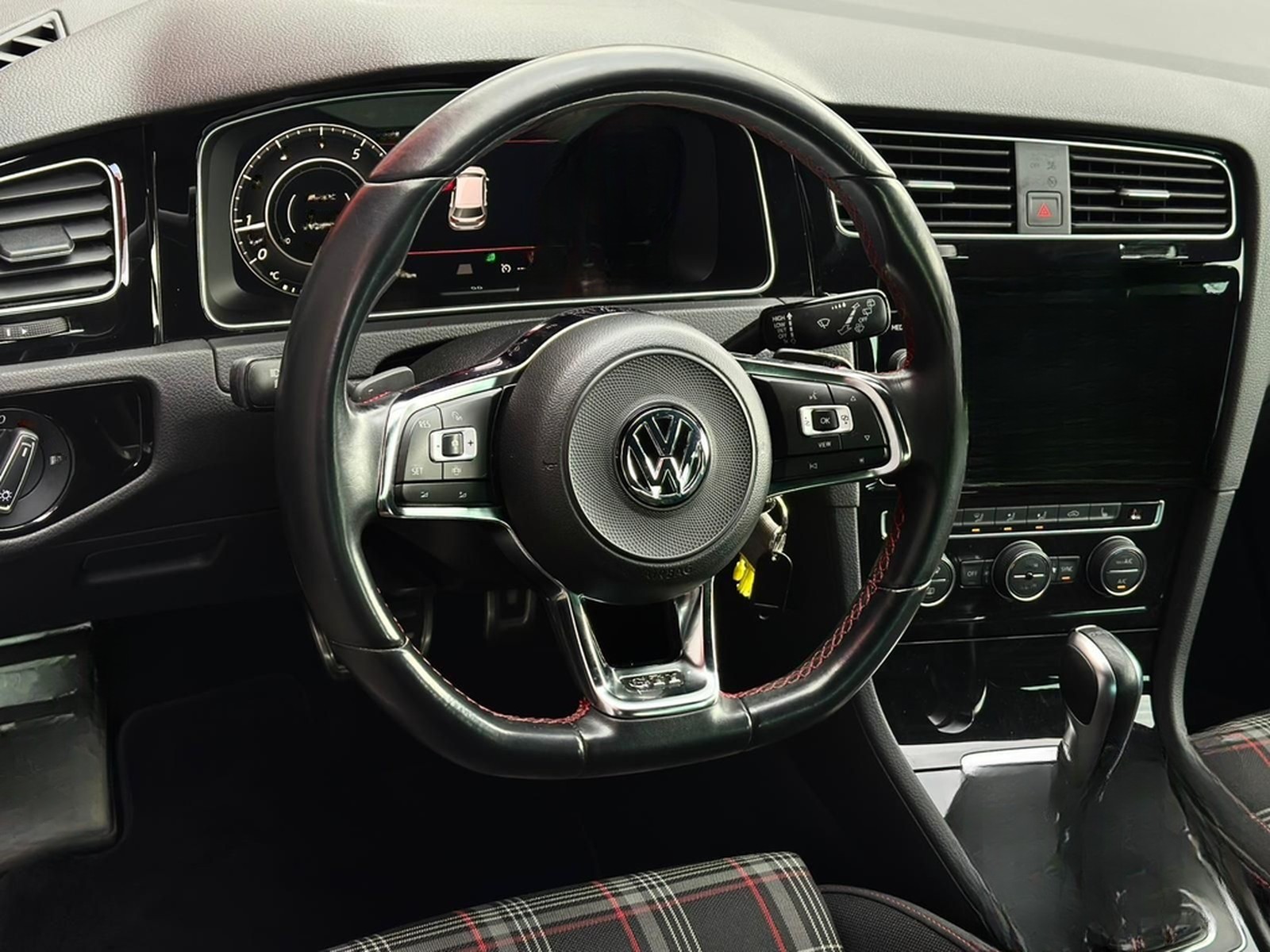 Volkswagen Golf 2.0TSI GTI PERFORMANCE DSG#DYNAUDIO#LED#SHZ foto 23