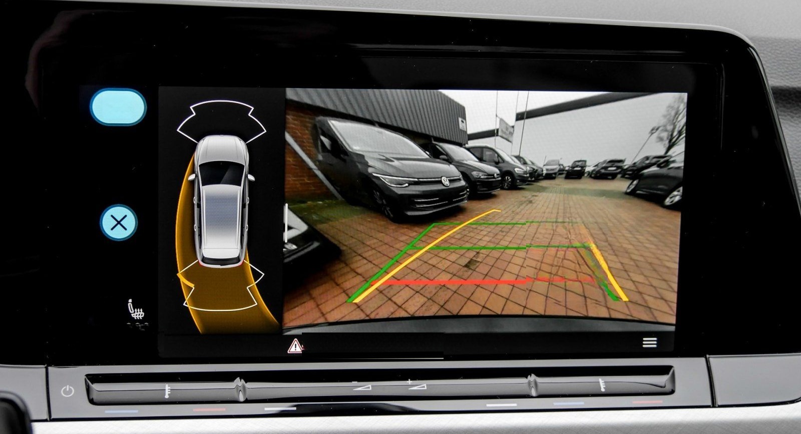 Volkswagen Golf VIII Variant Life 1.0 eTSI DSG Matrix Kamer foto 11