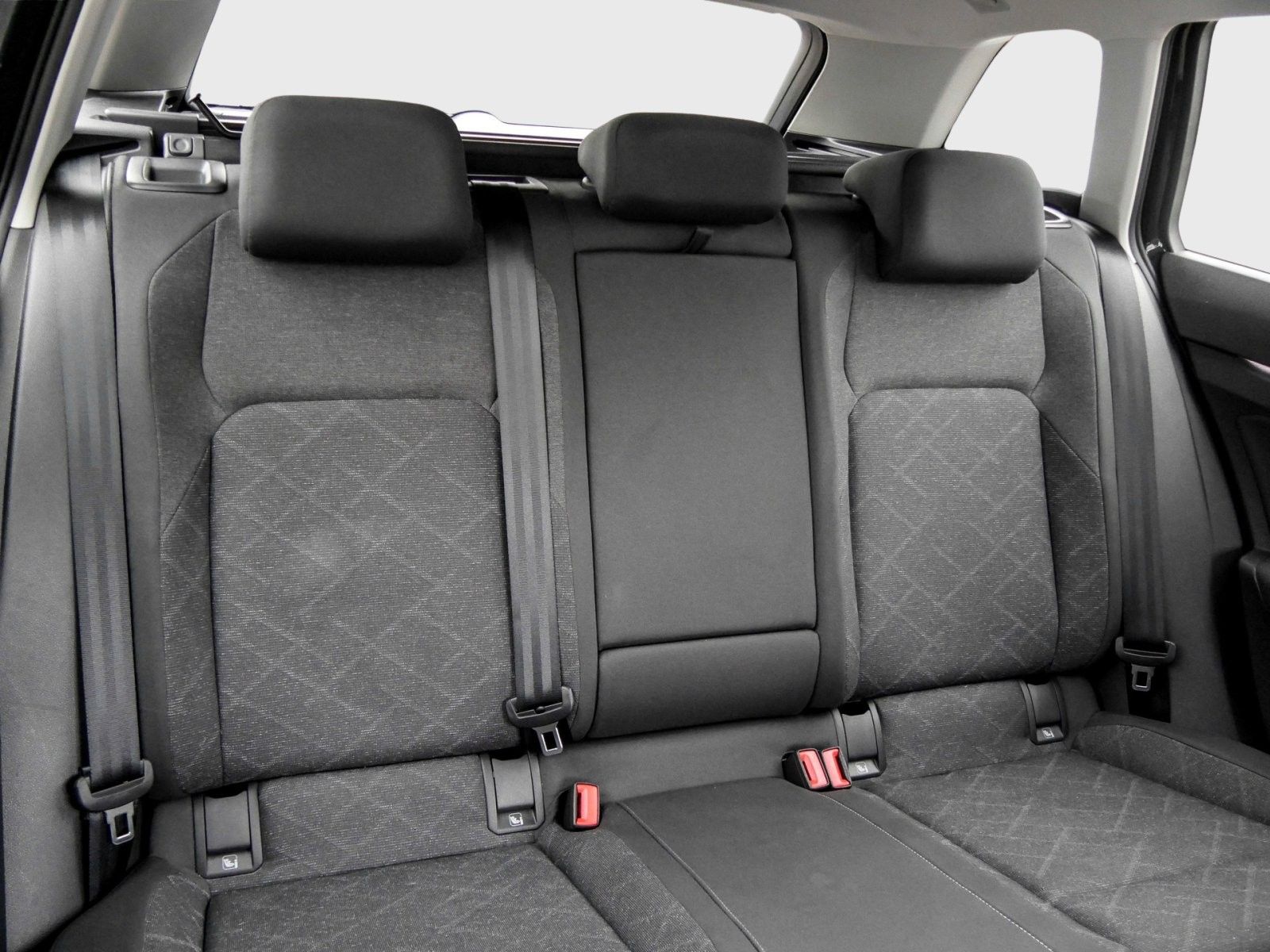 Volkswagen Golf VIII Variant Life 1.0 eTSI DSG Matrix Kamer foto 4