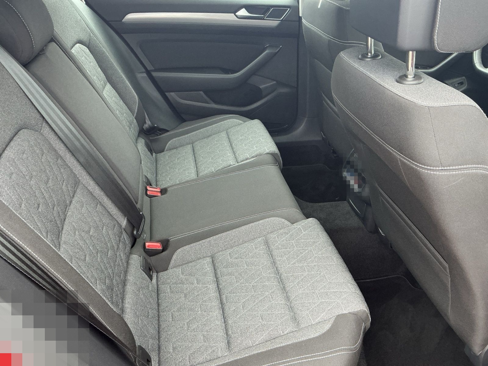Volkswagen Passat Variant 2.0 TDI DSG BUSINESS LED+NAVI+AHK foto 16