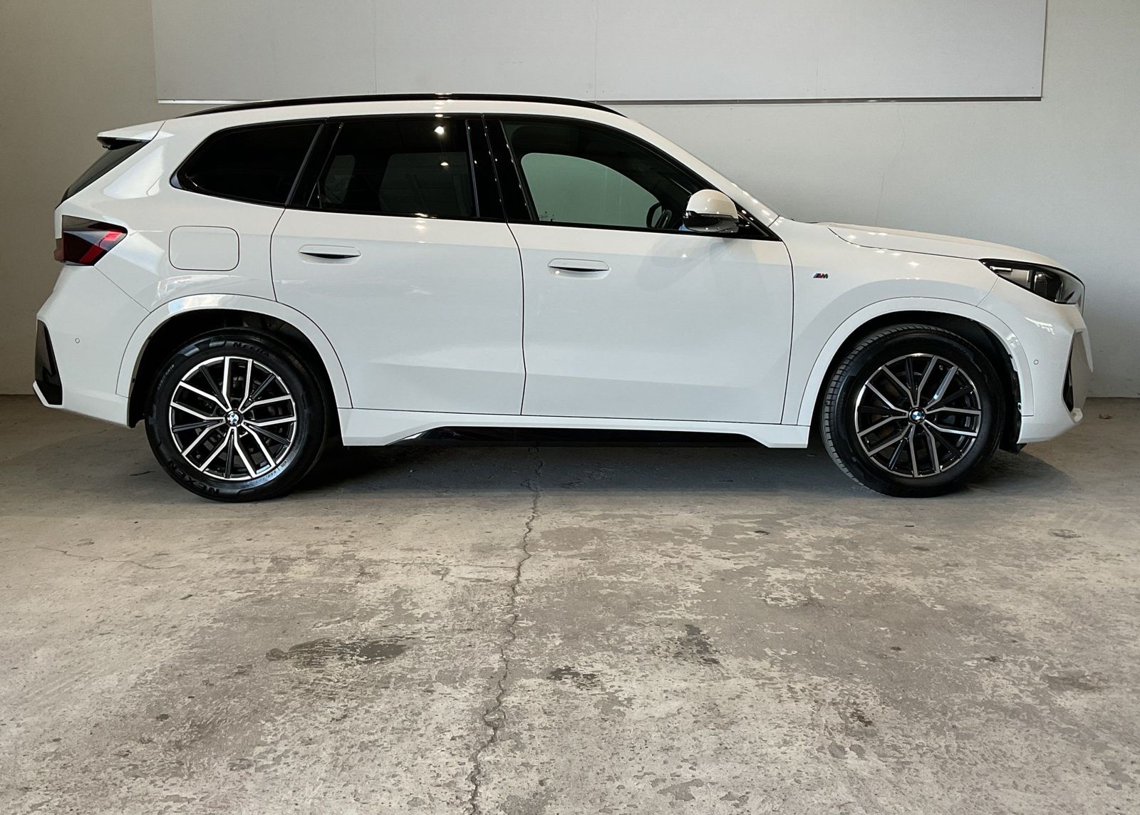 BMW X1 sDrive18d SAV M Sportpaket DAB LED AHK Shz foto 11