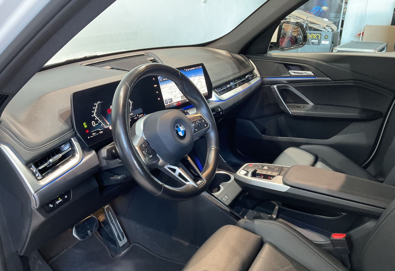 BMW X1 sDrive18d SAV M Sportpaket DAB LED AHK Shz foto 6