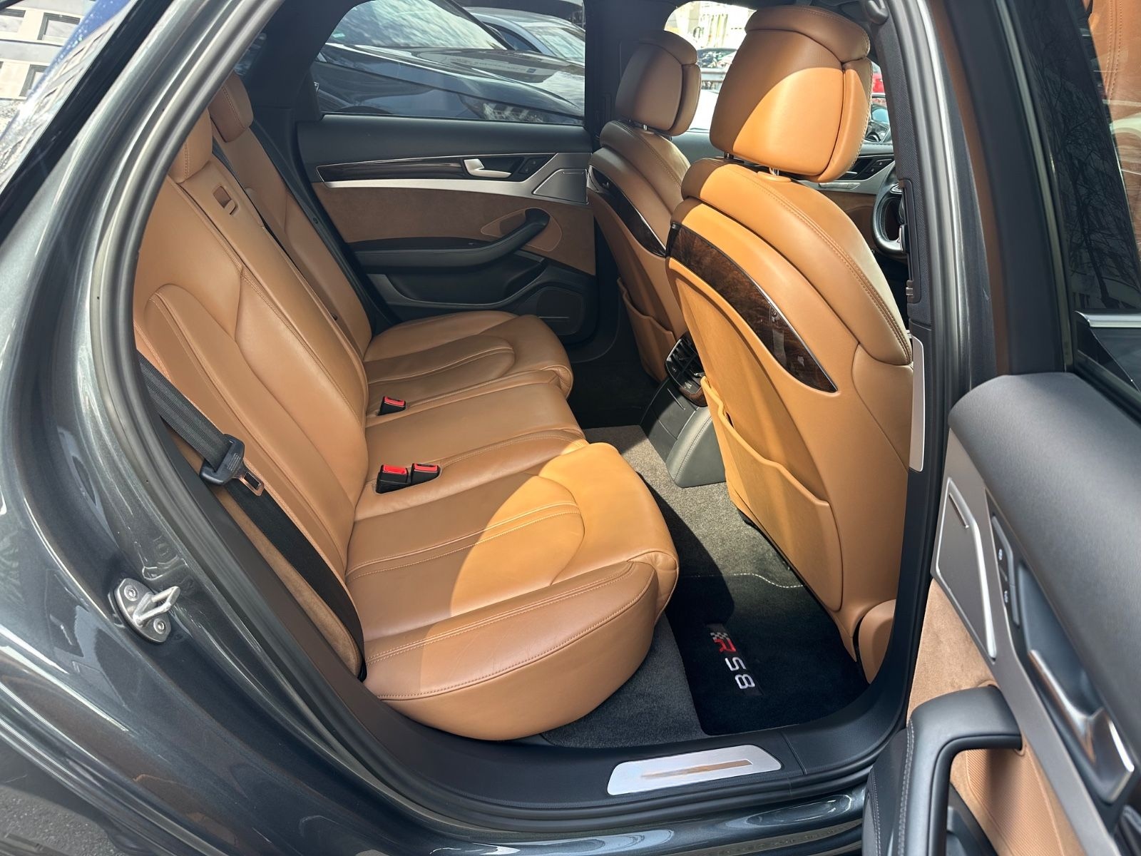 Audi S8 4.0 TFSI quattro foto 16