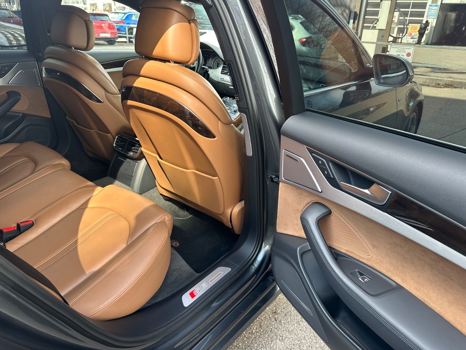 Audi S8 4.0 TFSI quattro foto 17