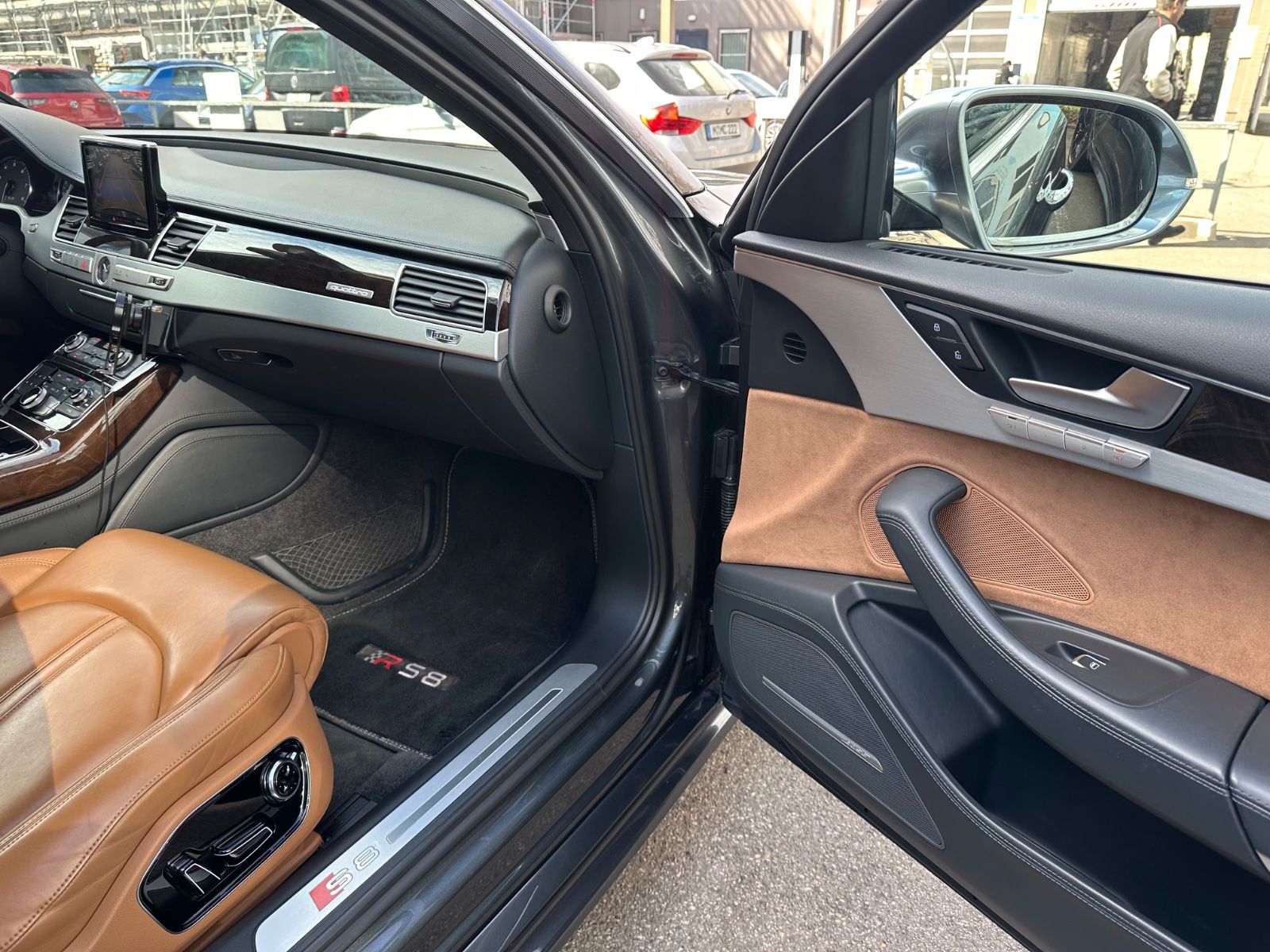 Audi S8 4.0 TFSI quattro foto 19