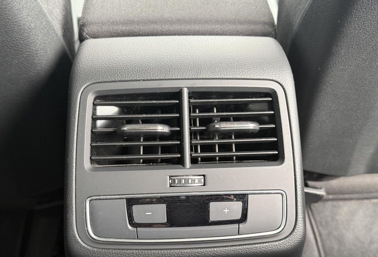 Audi A4 Avant S line 40 TFSI quattro S-tronic MATRIX foto 22