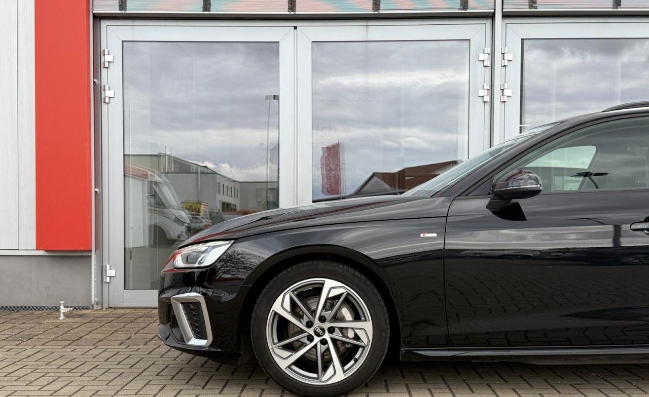Audi A4 Avant S line 40 TFSI quattro S-tronic MATRIX foto 7