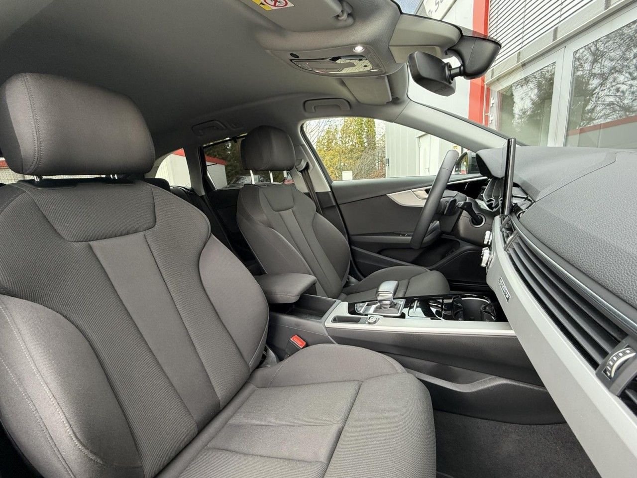Audi A4 Avant S line 40 TFSI quattro S-tronic MATRIX foto 8