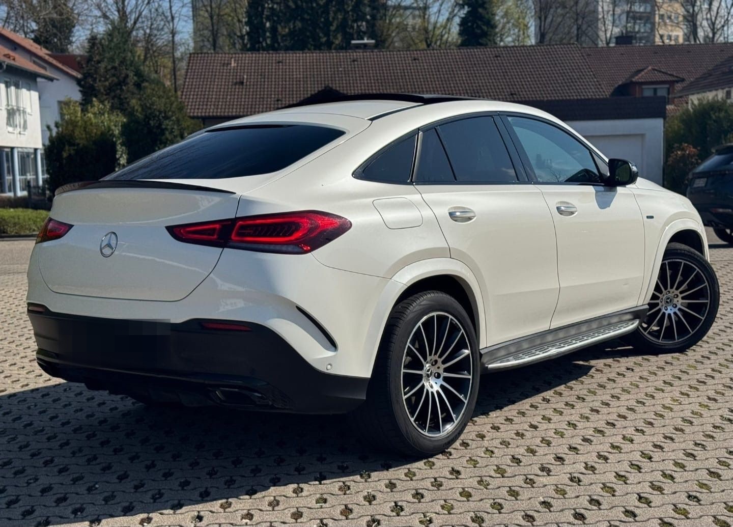 Mercedes-Benz GLE 350 de 4Matic Coupe AMG Line foto 4