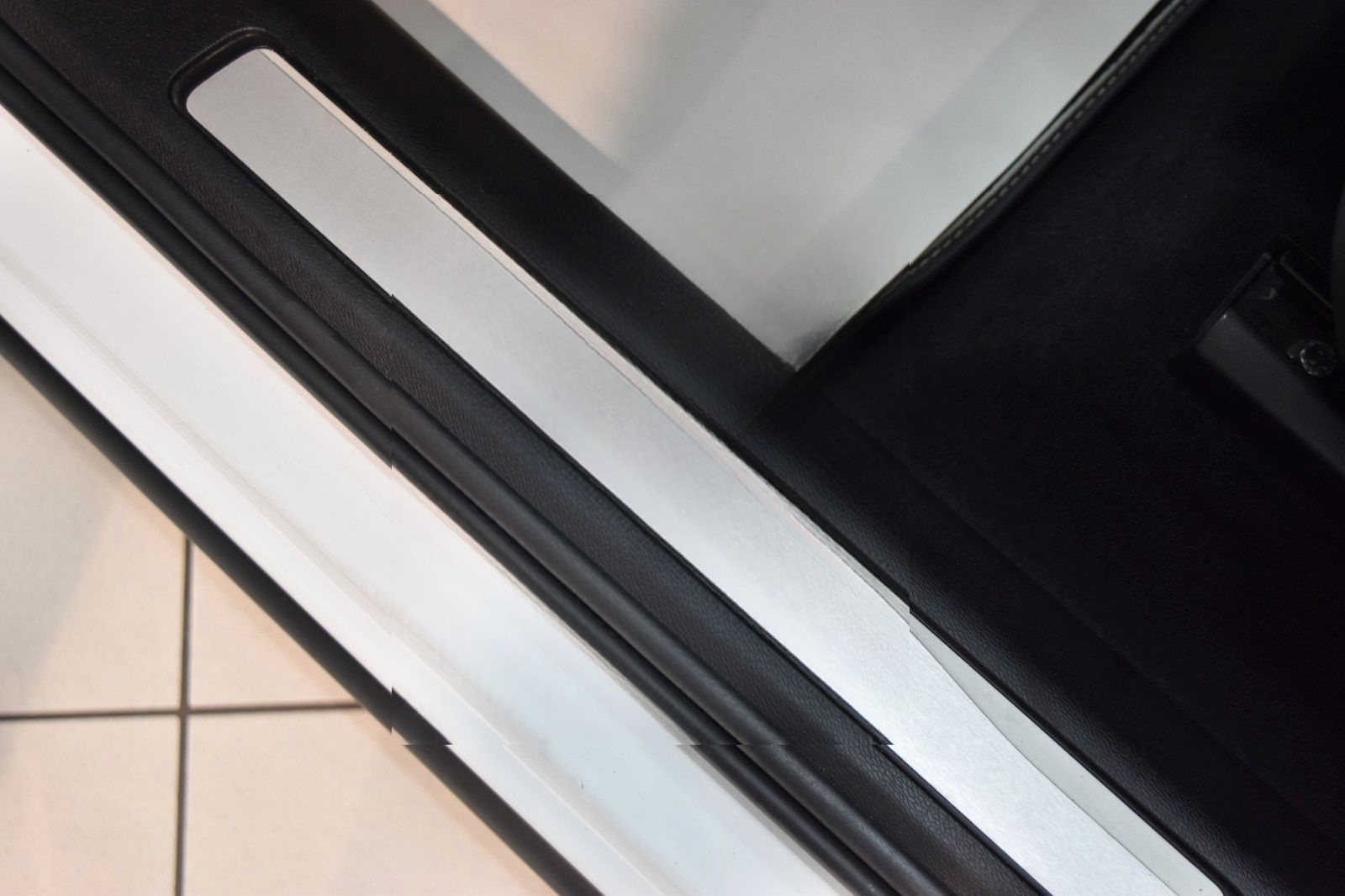 Volvo XC60 D5 AWD~R Design~Leder~Business~I-safe~21" foto 14