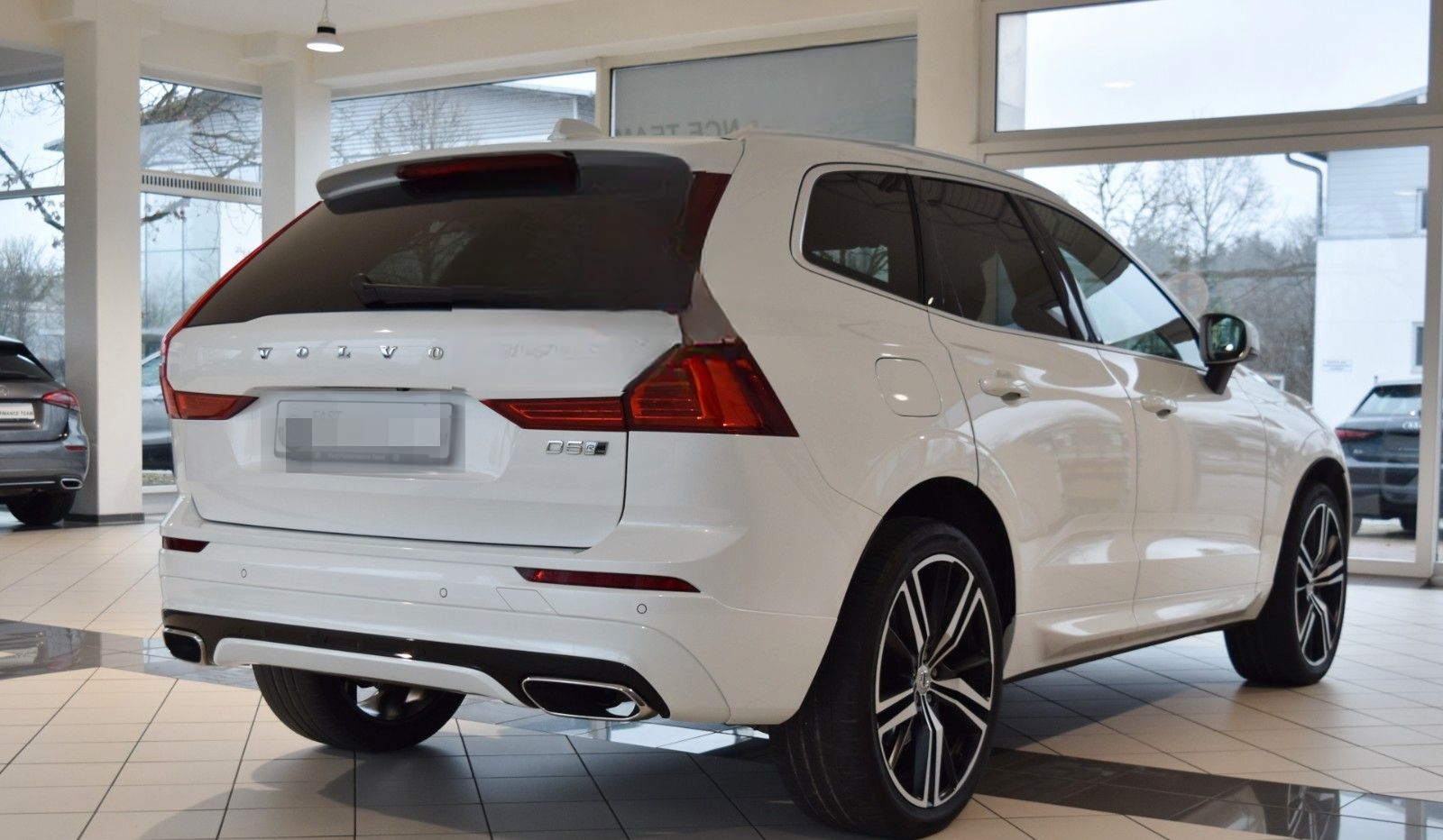 Volvo XC60 D5 AWD~R Design~Leder~Business~I-safe~21" foto 4