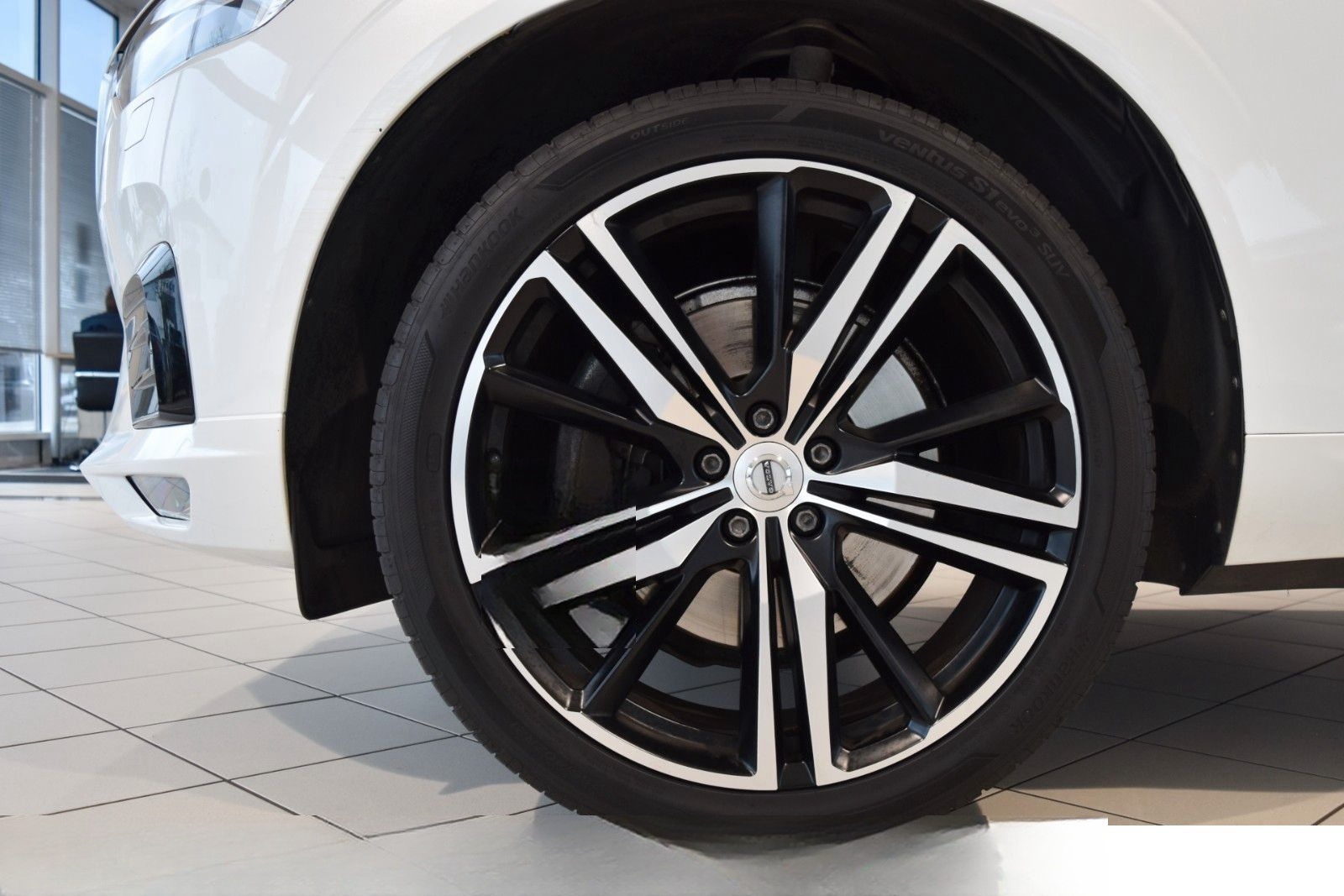 Volvo XC60 D5 AWD~R Design~Leder~Business~I-safe~21" foto 9