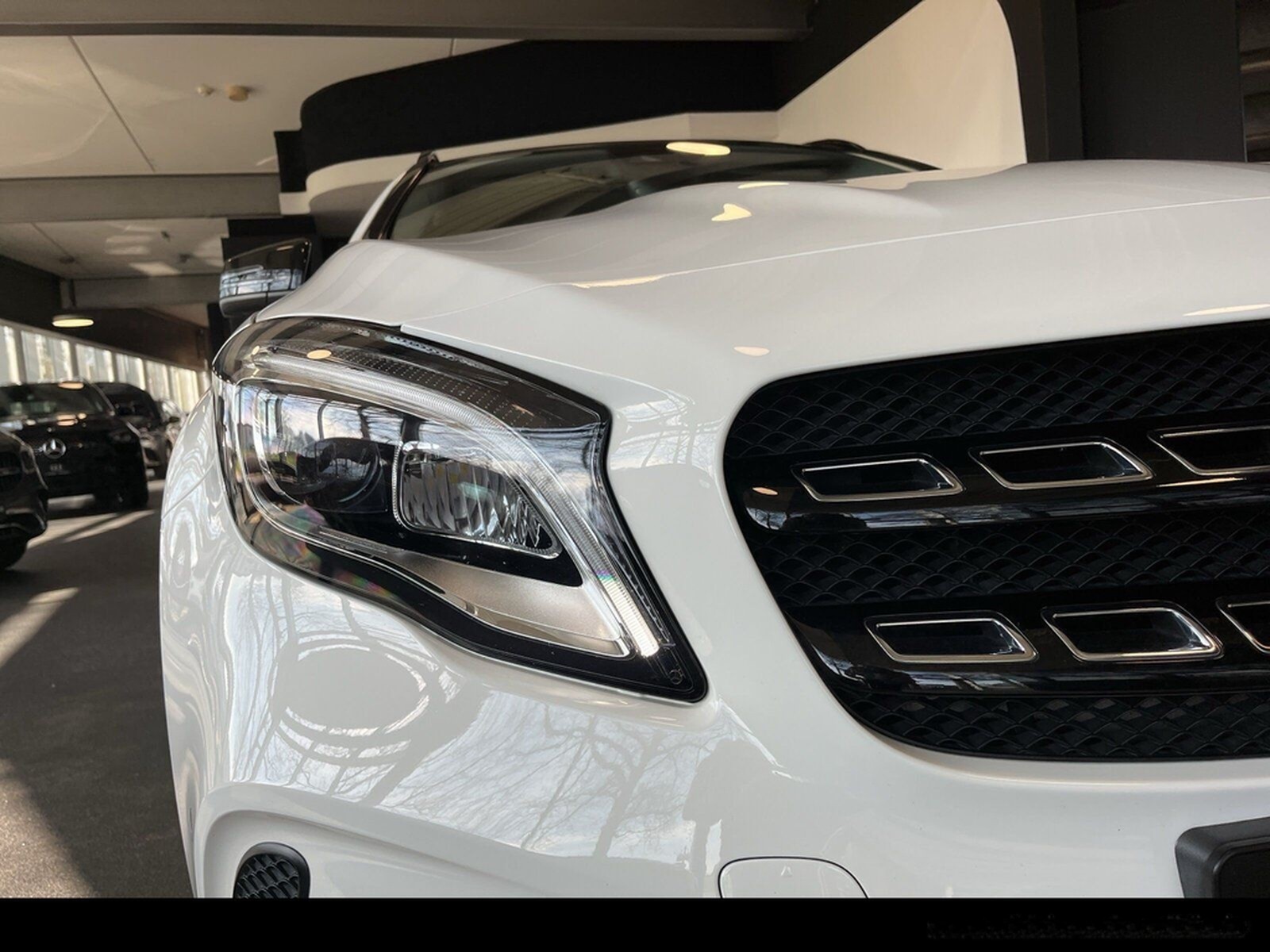 Mercedes-Benz GLA 200 SUV Urban LED/PANO/PTS/RFK/Night/Navi/ foto 15