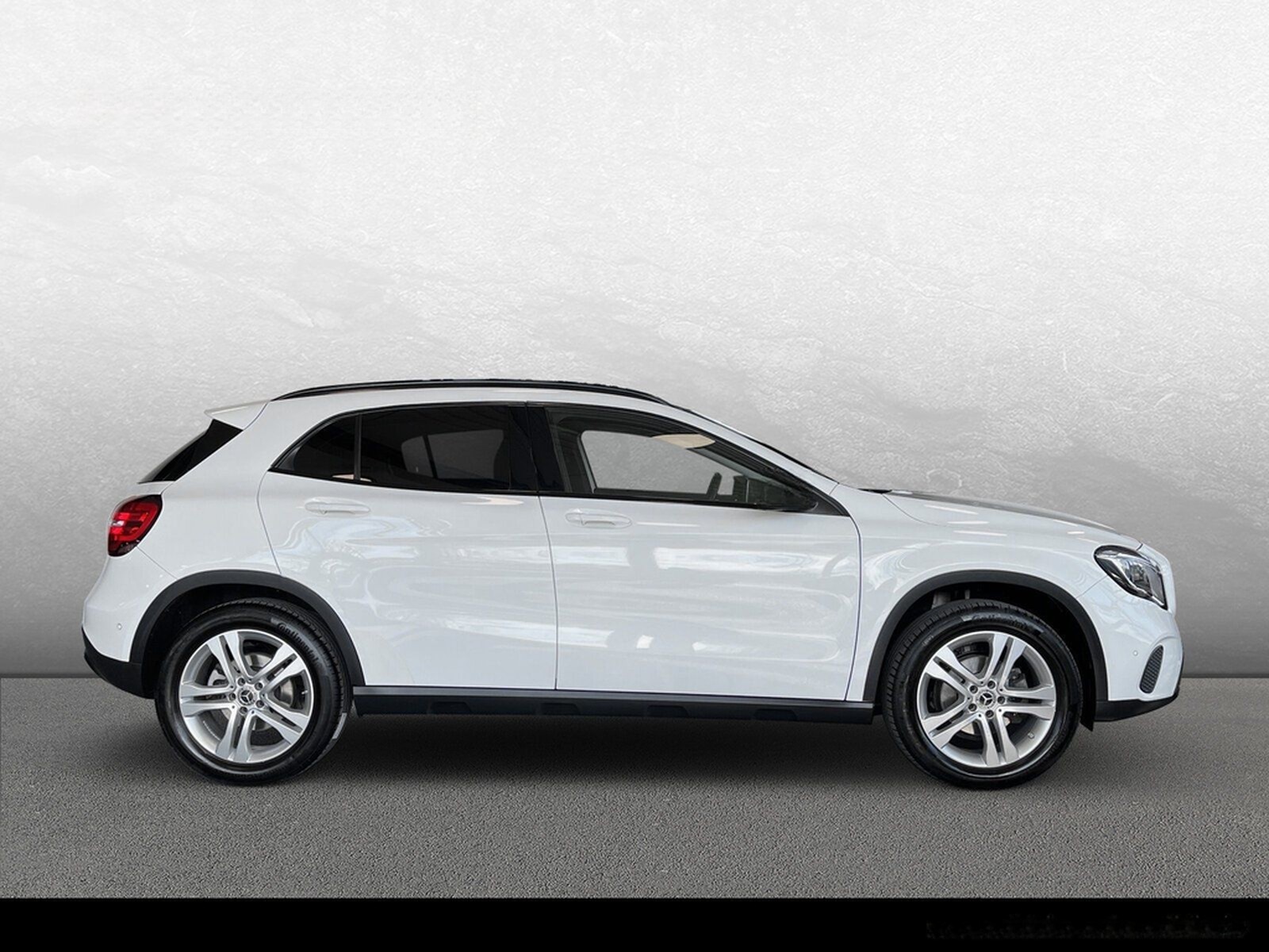 Mercedes-Benz GLA 200 SUV Urban LED/PANO/PTS/RFK/Night/Navi/ foto 5