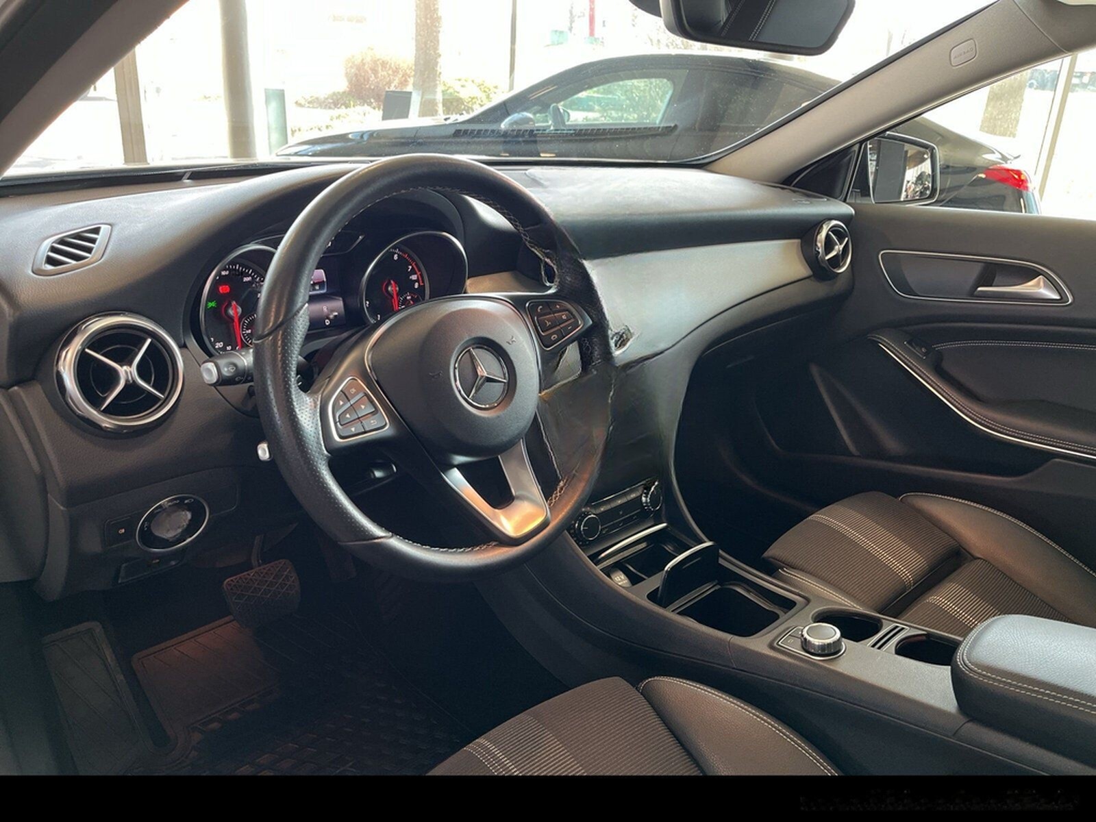 Mercedes-Benz GLA 200 SUV Urban LED/PANO/PTS/RFK/Night/Navi/ foto 9