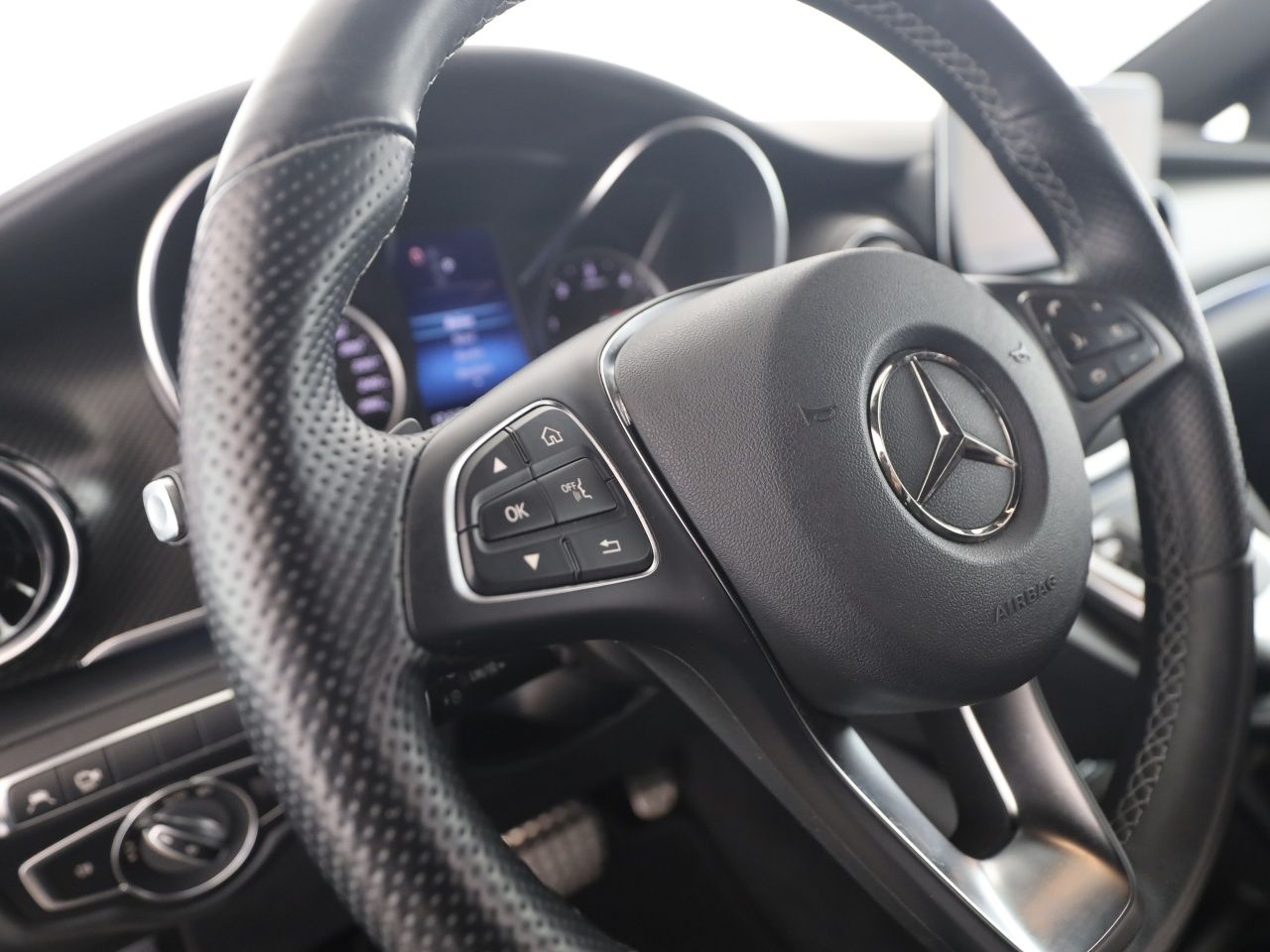 Mercedes-Benz V 300 d Lang AMG Avantgarde Airmatic Distr. 360° foto 18