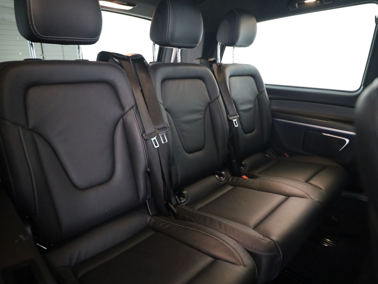 Mercedes-Benz V 300 d Lang AMG Avantgarde Airmatic Distr. 360° foto 23