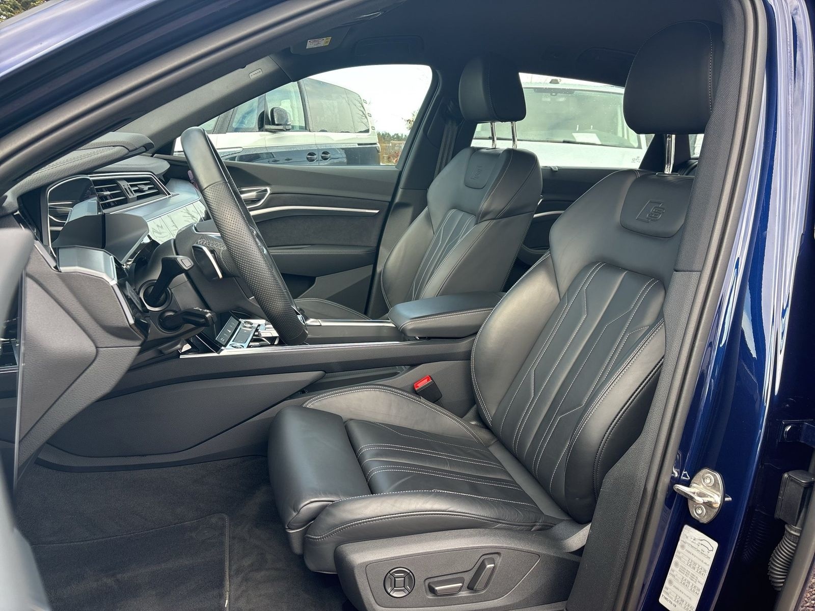 Audi e-tron S line quattro Kamera/Matrix/AHK/StHz/360 foto 12