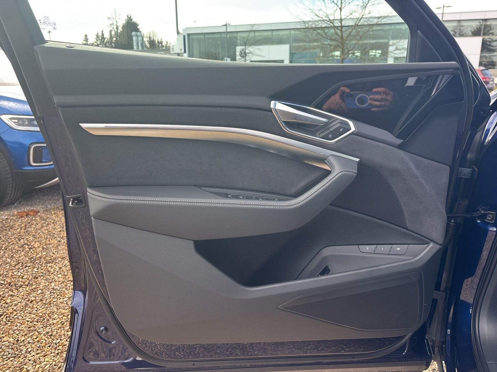 Audi e-tron S line quattro Kamera/Matrix/AHK/StHz/360 foto 17