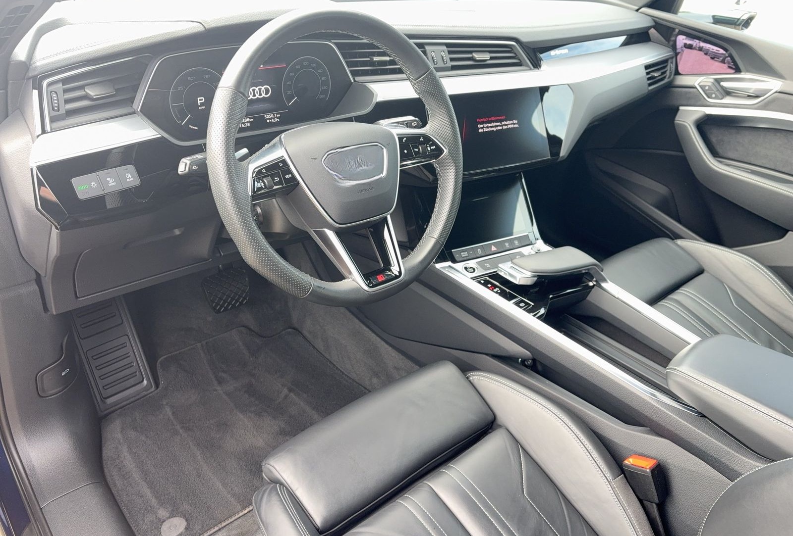 Audi e-tron S line quattro Kamera/Matrix/AHK/StHz/360 foto 9