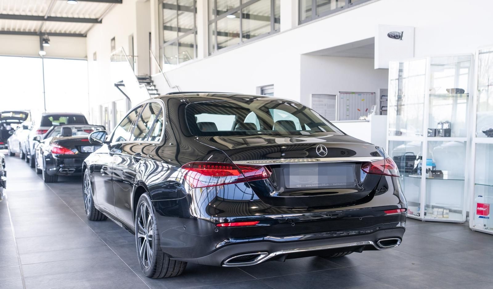 Mercedes-Benz E 300 9G-TRONIC *AMG*SCHIEBEDACH*BURM*1.HD*RFK* foto 5