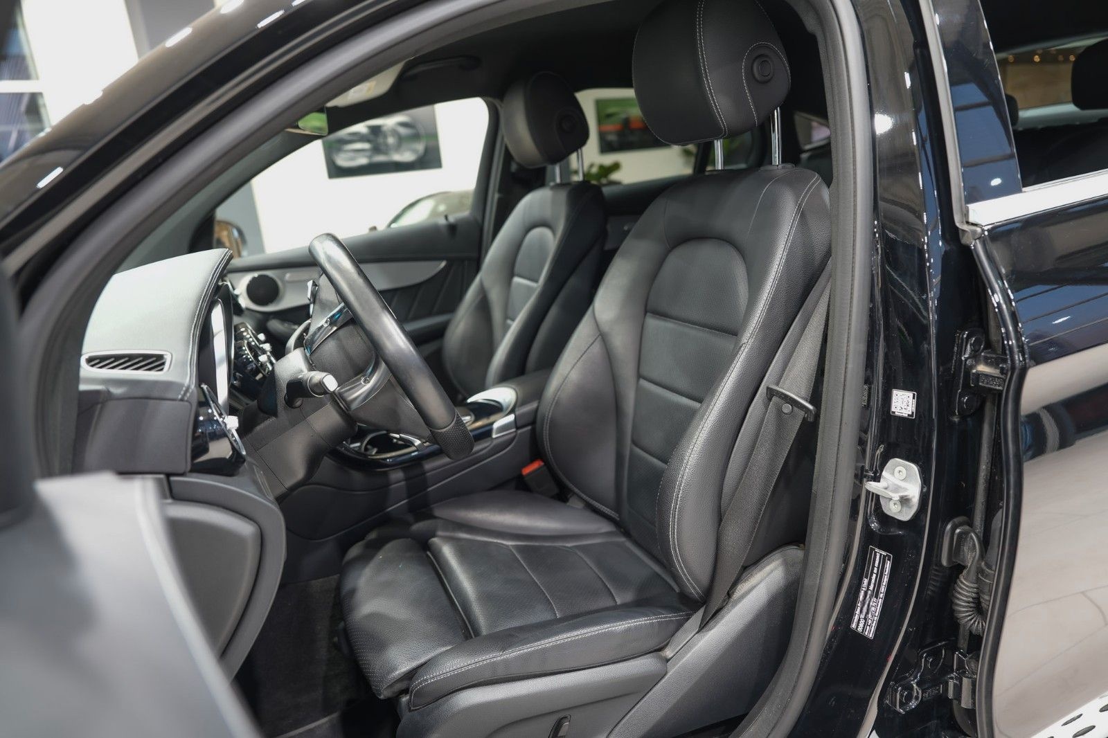 Mercedes-Benz GLC 300 e Coupe 4M *AMG-LINE*LEDER*NAVI*LED*1.HD foto 12