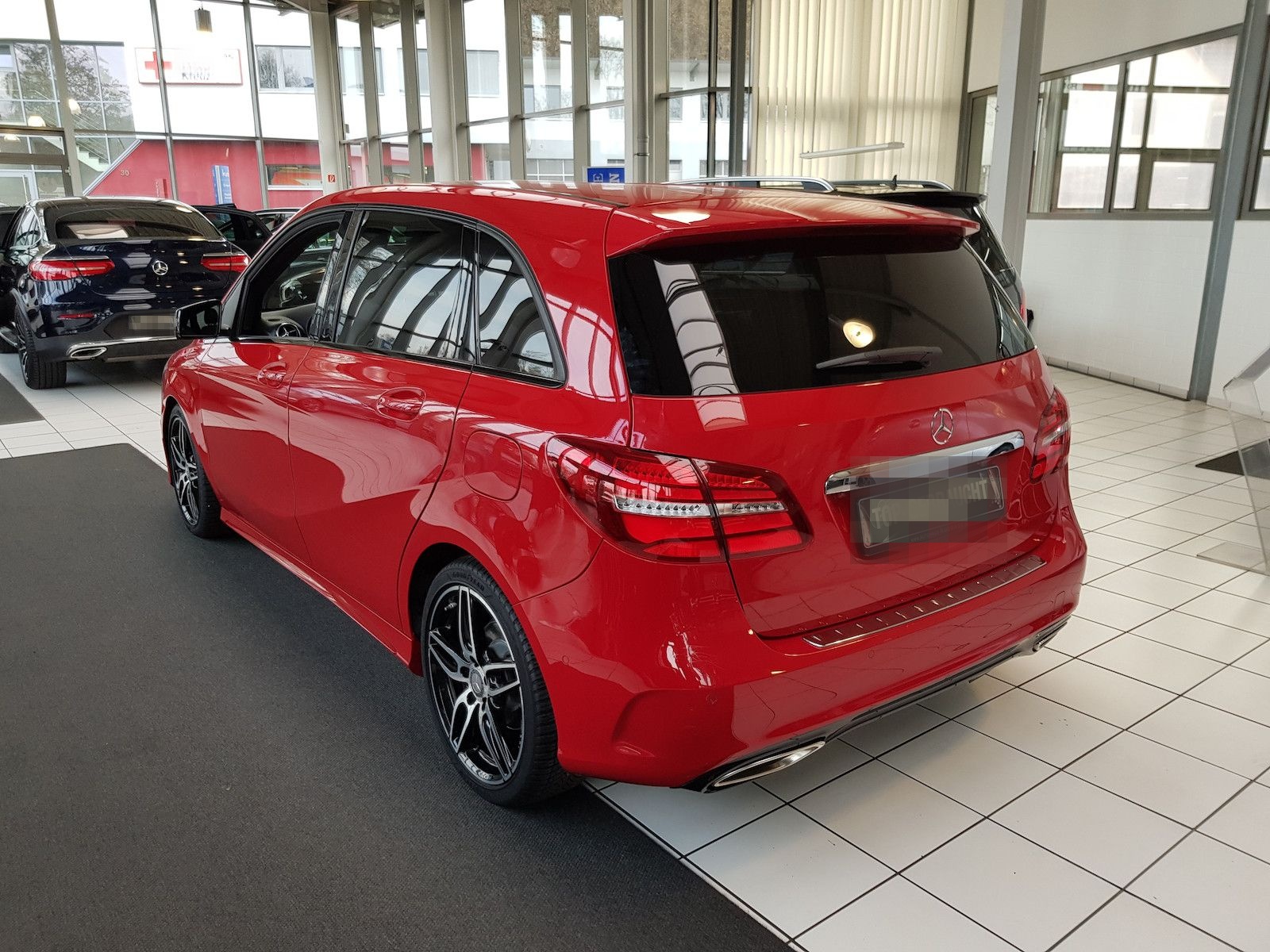 Mercedes-Benz B 180 AMG LED KAMERA AHK NIGHT AUT SHZ SPIEGEL foto 4