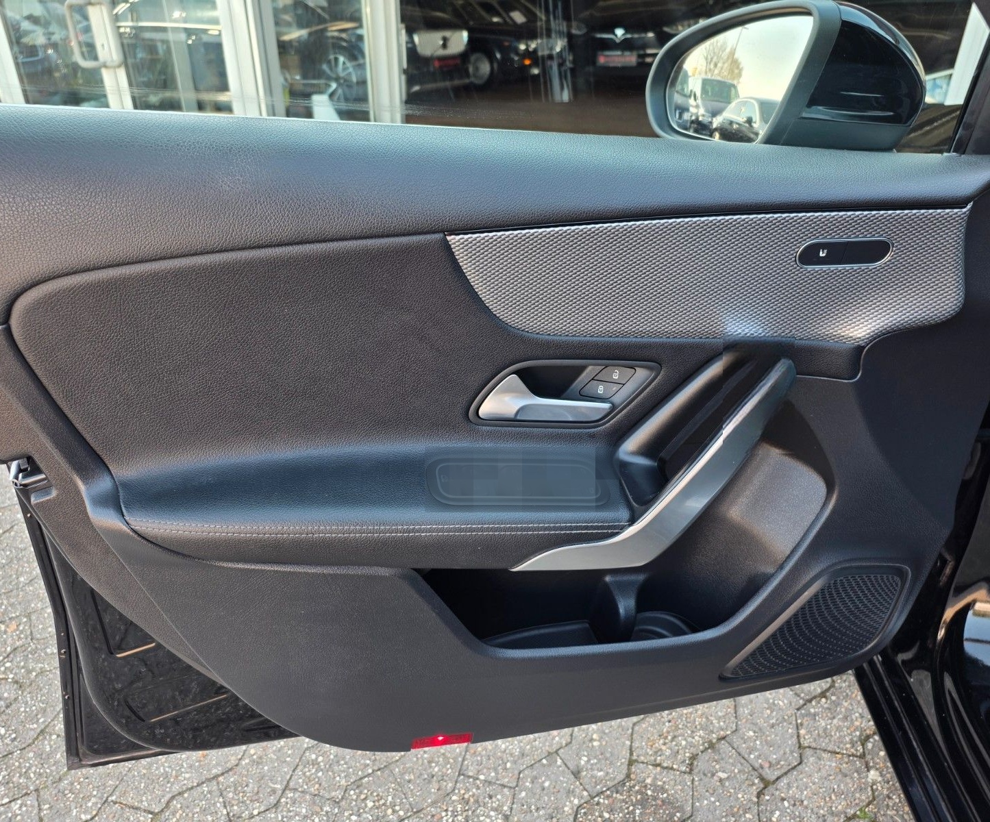 Mercedes-Benz A 180 PDC/KAMERA/AUTOMATIK/1.HAND/LED foto 21