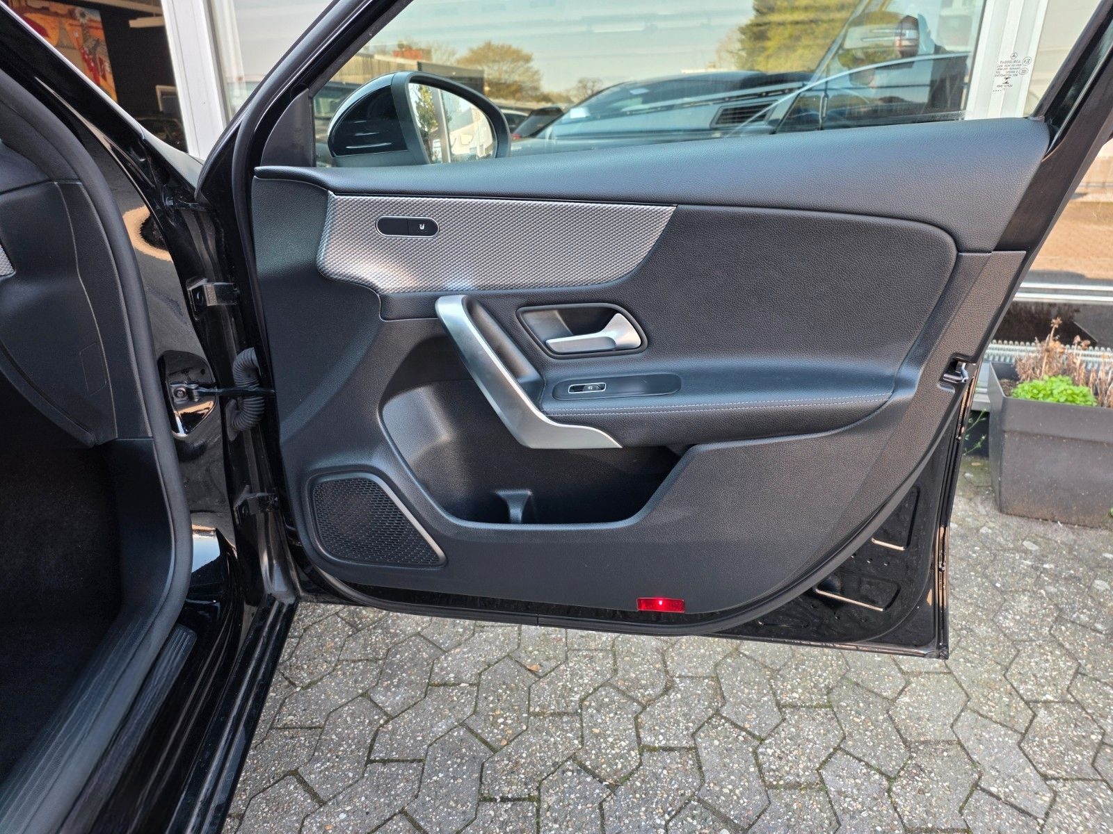 Mercedes-Benz A 180 PDC/KAMERA/AUTOMATIK/1.HAND/LED foto 22