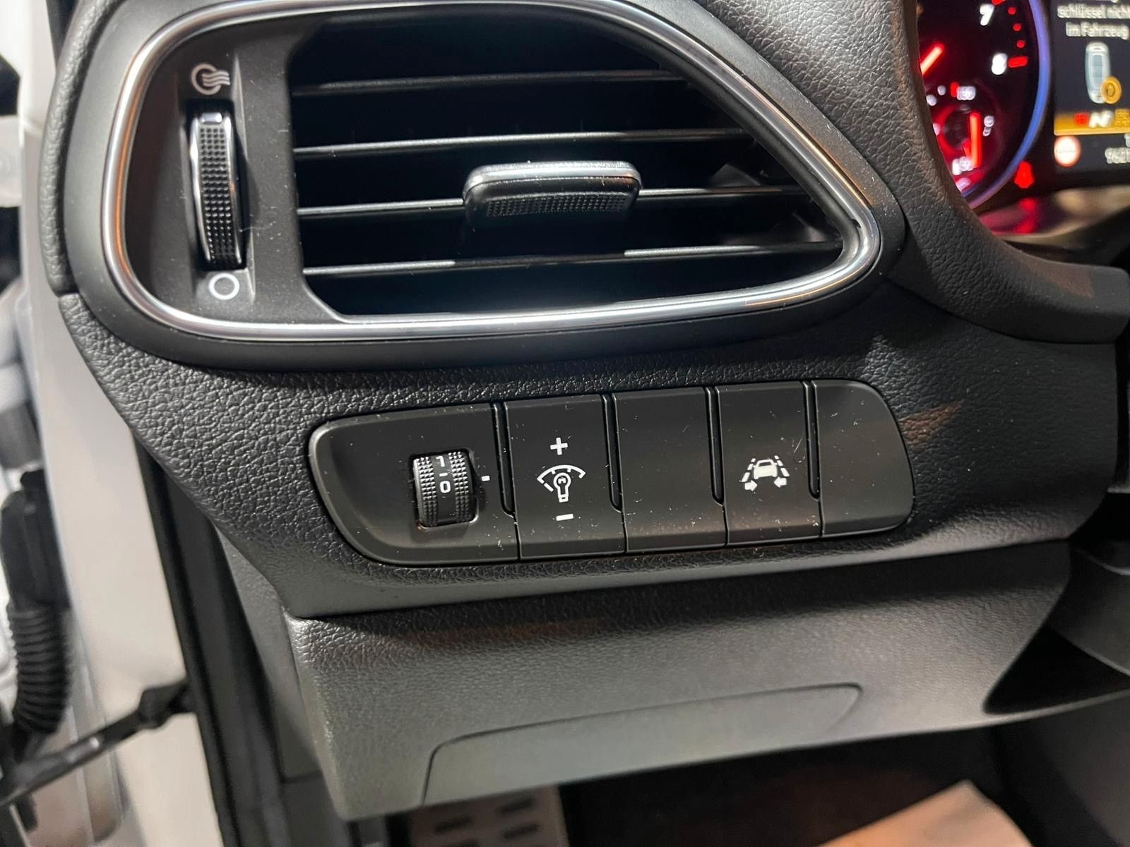 Hyundai i30 N Performance LED, Kamera, Alcantara foto 23