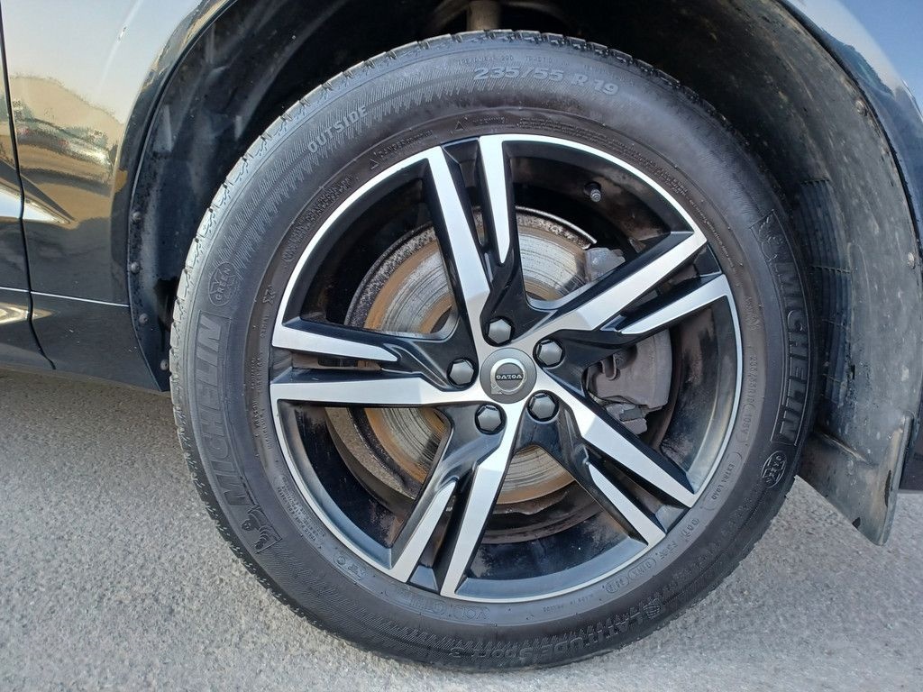 Volvo XC60 T4° R Design° AHK ° Sitzheizung v+h foto 2