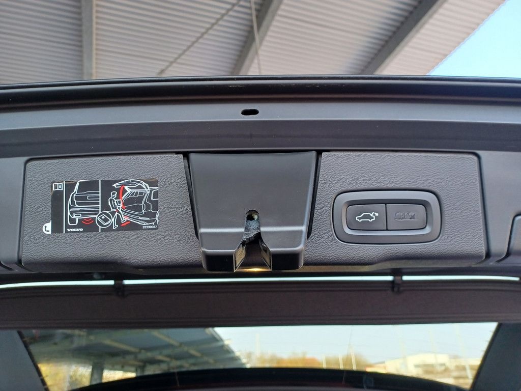 Volvo XC60 T4° R Design° AHK ° Sitzheizung v+h foto 14