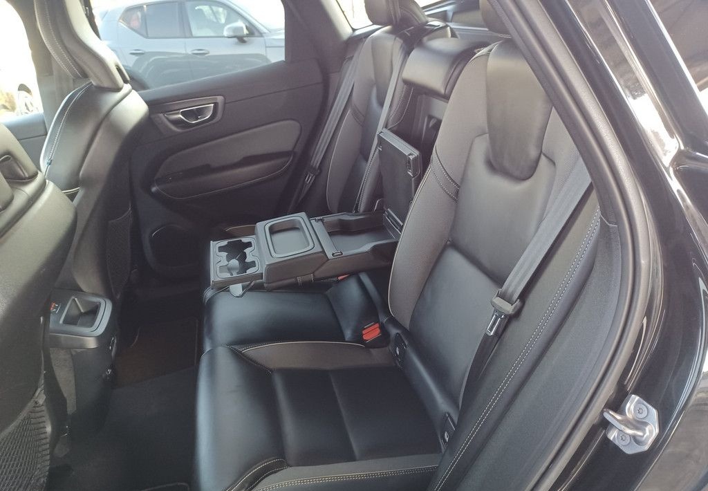 Volvo XC60 T4° R Design° AHK ° Sitzheizung v+h foto 15