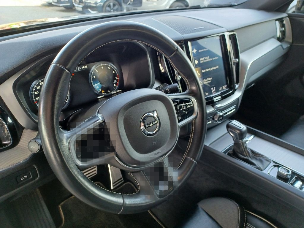 Volvo XC60 T4° R Design° AHK ° Sitzheizung v+h foto 18