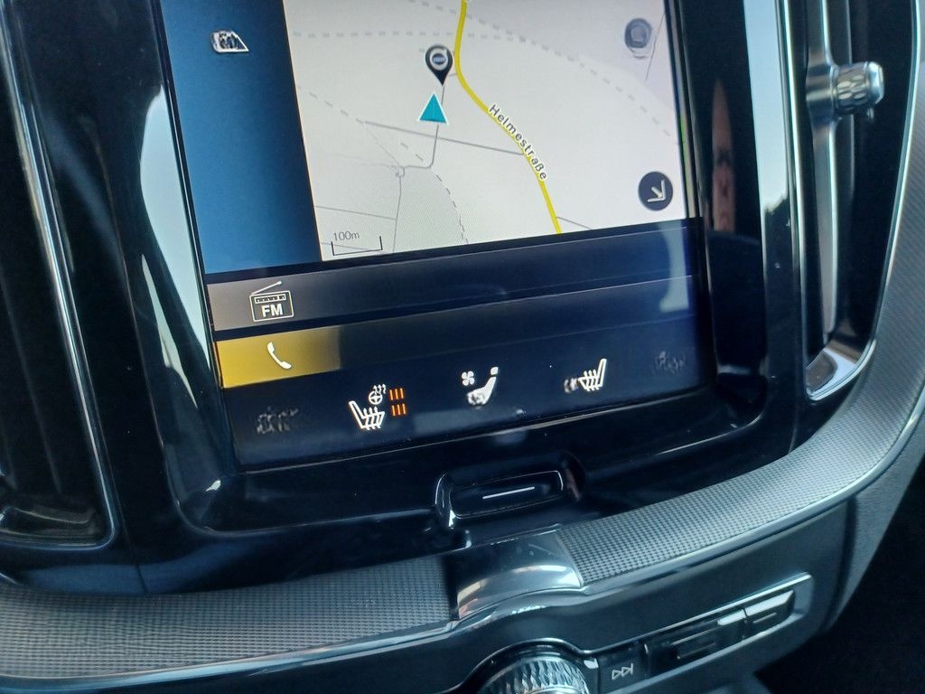 Volvo XC60 T4° R Design° AHK ° Sitzheizung v+h foto 22