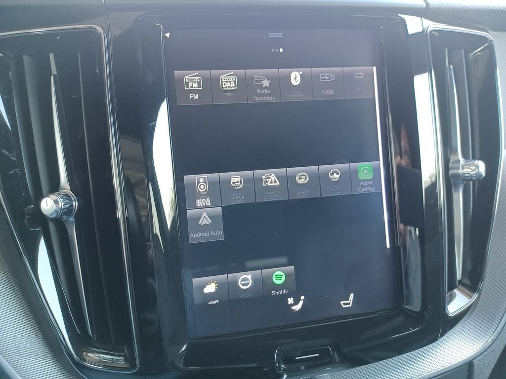 Volvo XC60 T4° R Design° AHK ° Sitzheizung v+h foto 25