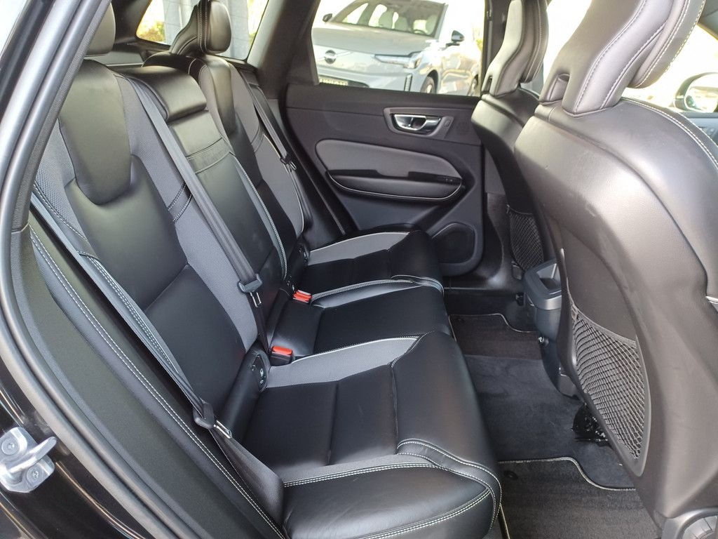 Volvo XC60 T4° R Design° AHK ° Sitzheizung v+h foto 7