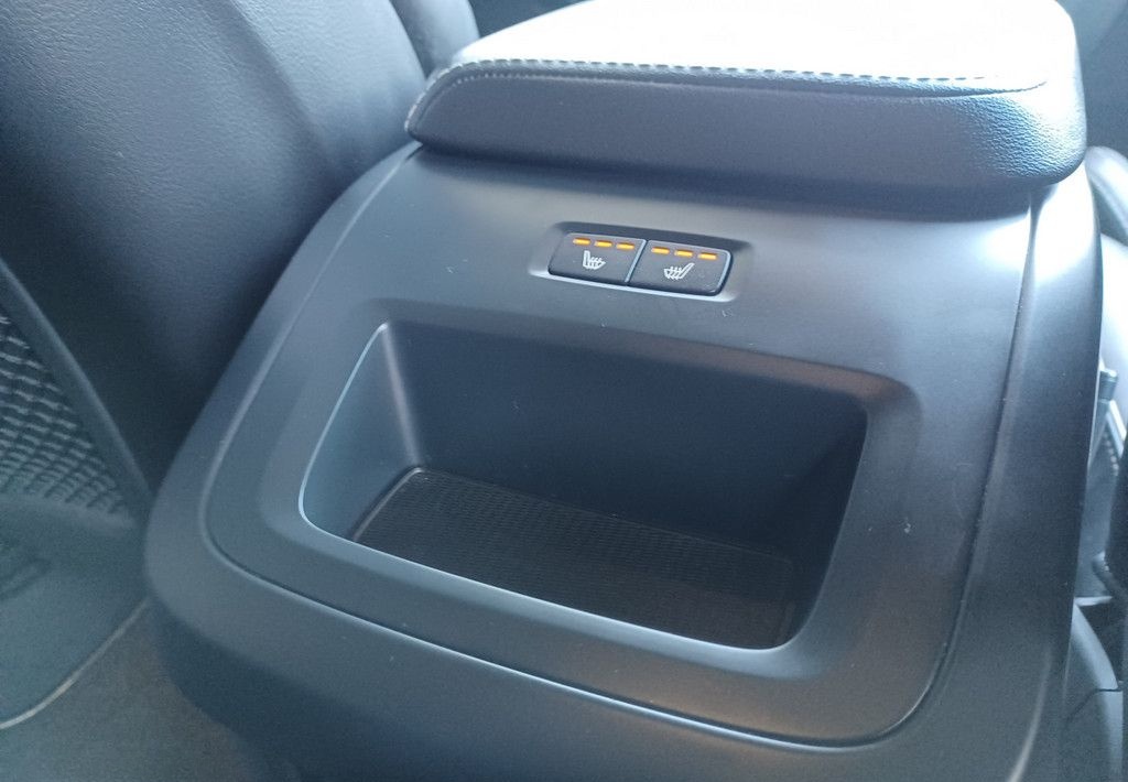 Volvo XC60 T4° R Design° AHK ° Sitzheizung v+h foto 8